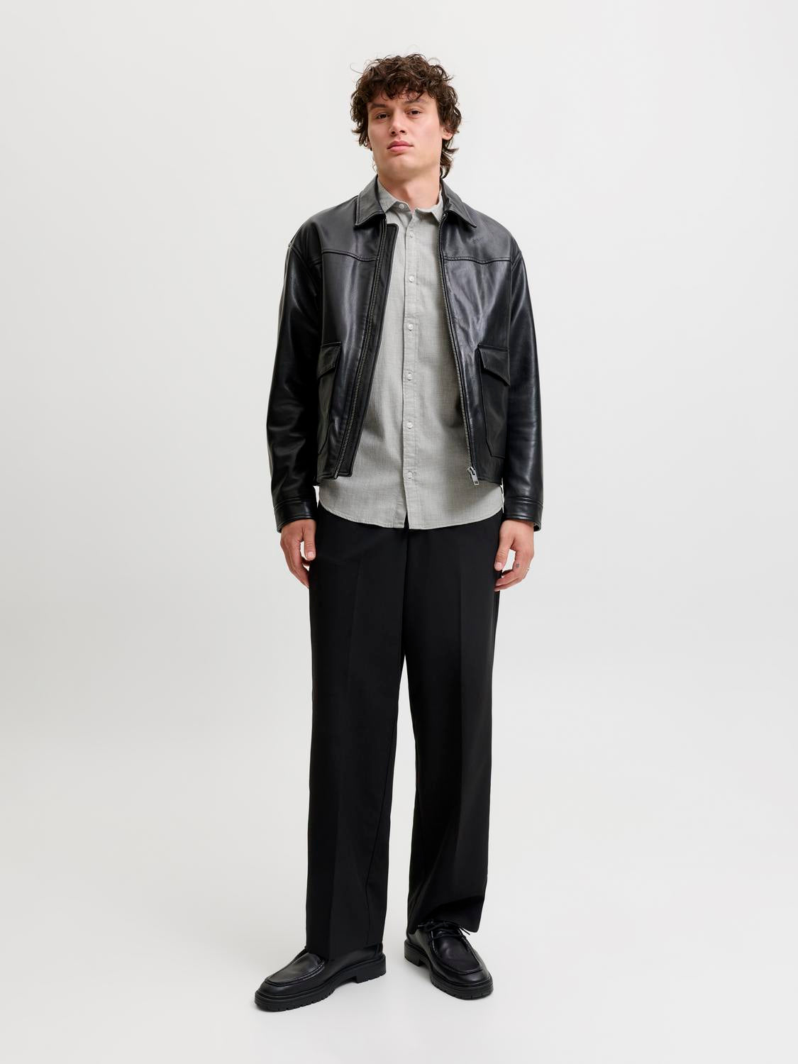 model_shot-front_full